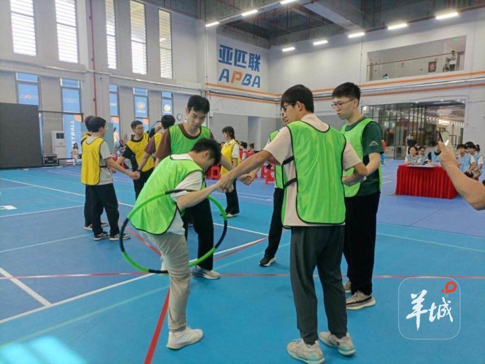 yid, 呐喊声震耳, 声笑语与青 yid, 呐喊声震耳, 声笑语与青