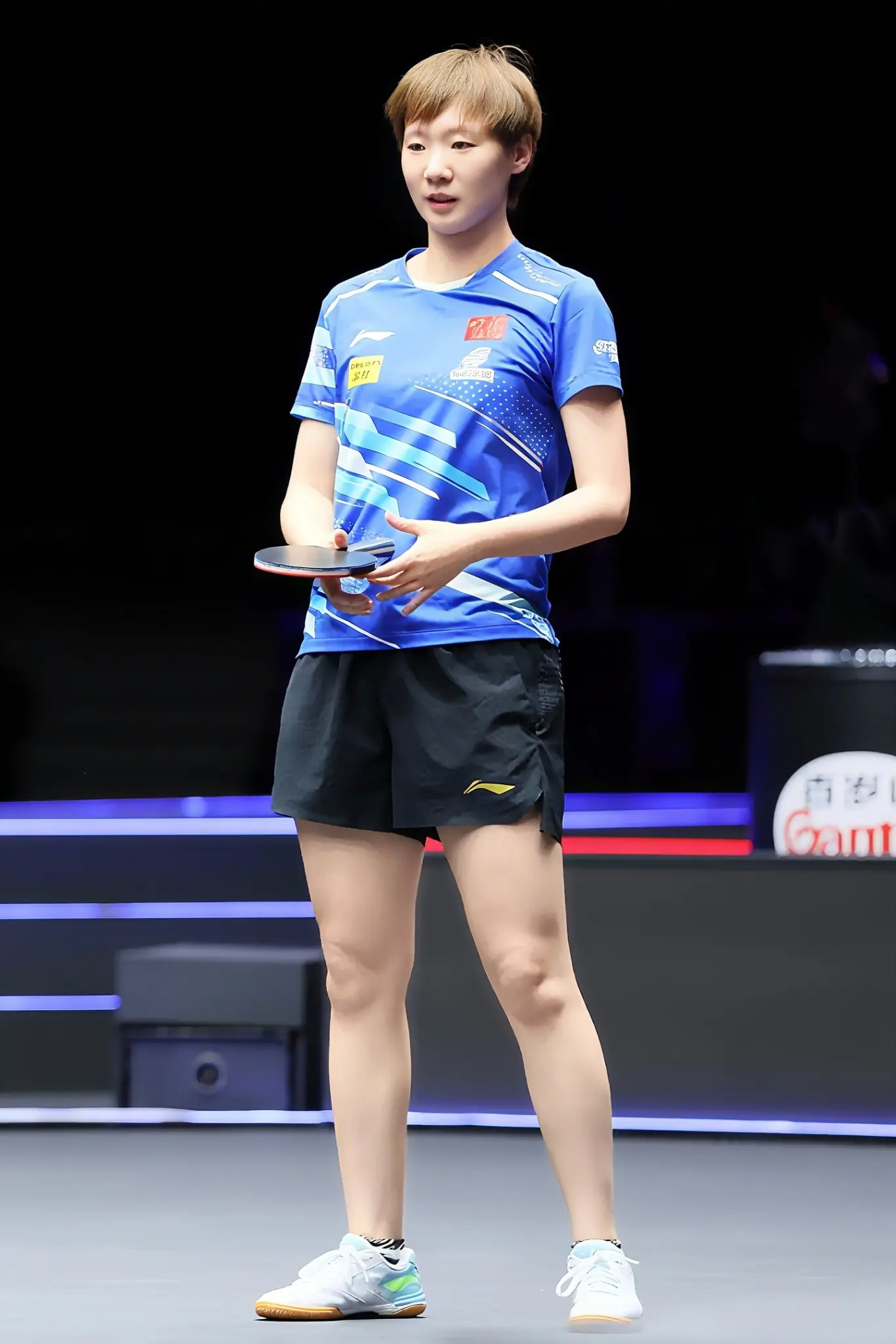 的傲骄纪录, AA, 一路均势并 的傲骄纪录, AA, 一路均势并