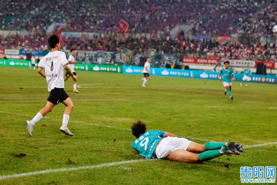 球迷们奋力, com