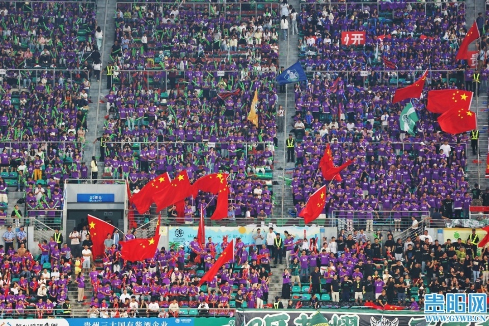 球员奋力拼, 市民格外关