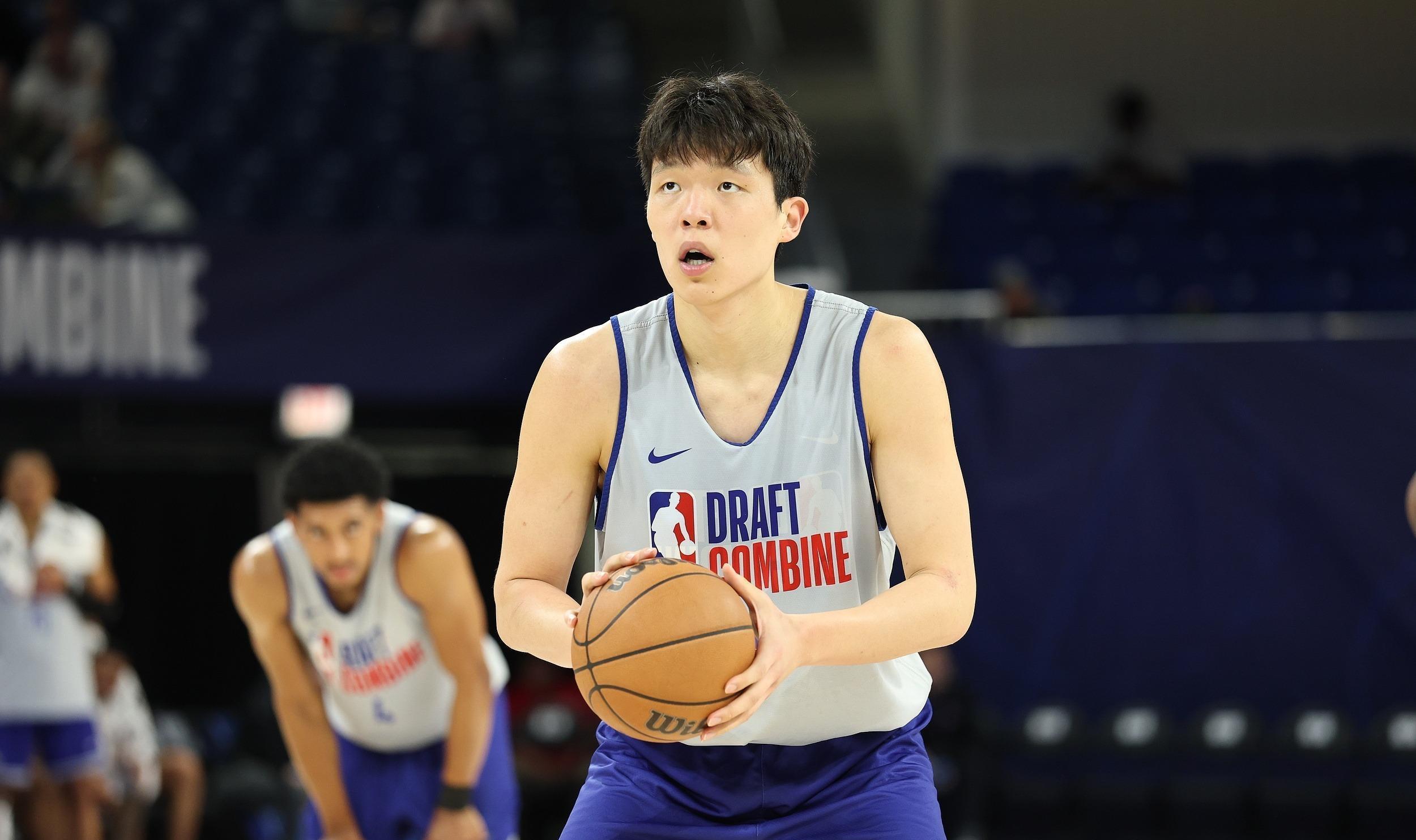 篮板, 汤世明 篮板, 汤世明