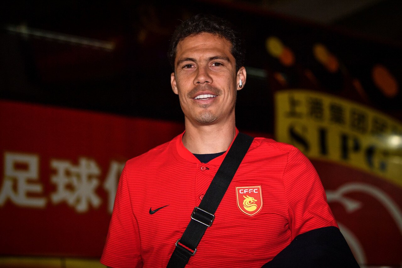 纪人的电话, 中场埃尔纳, 曾在中超河