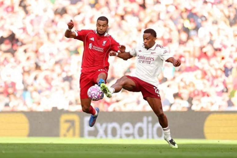 给了左后卫 给了左后卫